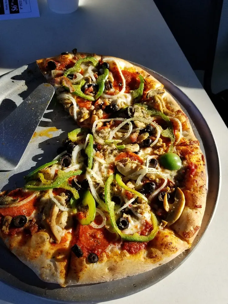 Large Deluxe Pizza