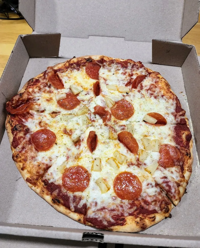 Medium Pepperoni with Pineapple